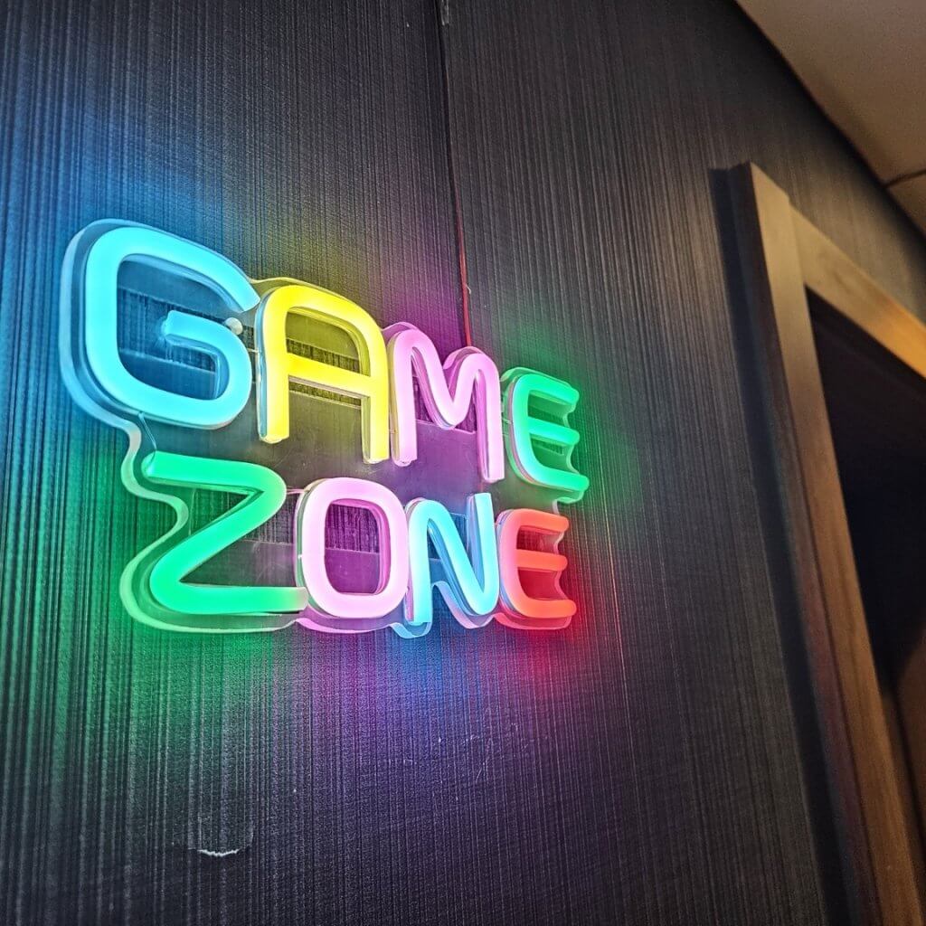 Neonový nápis Game Zone